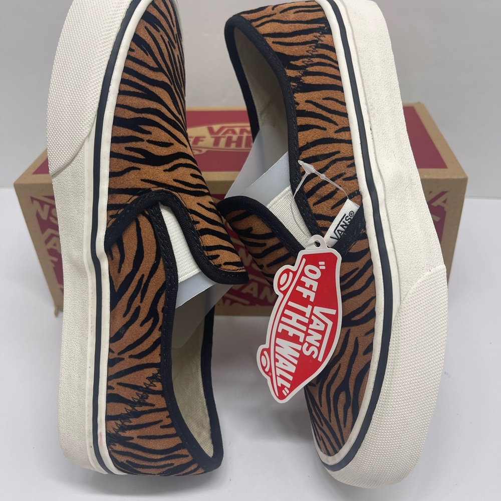 Vans Women’s Slip-On Sf
(Animal Stripes) Black/Marshmallow Sneakers
VN0A5HYQ9ZY - Picture 11 of 16